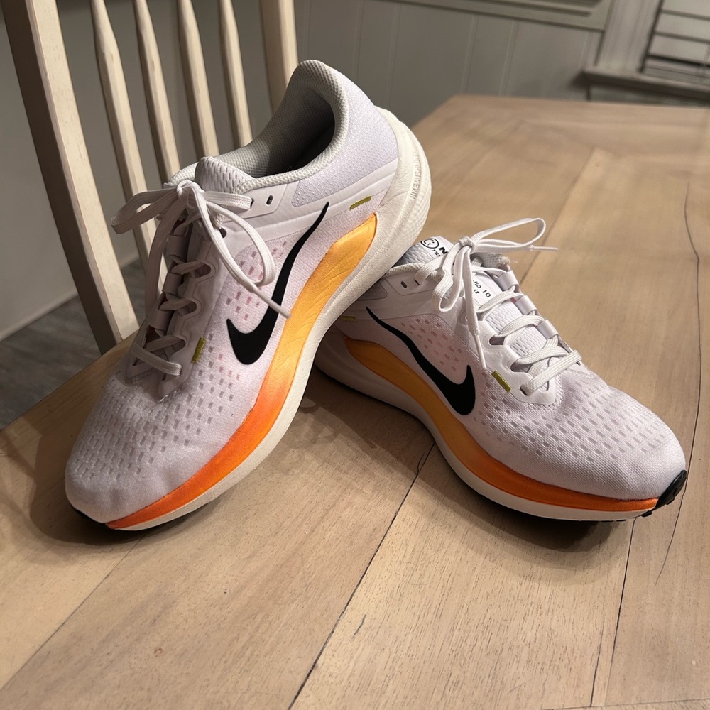 Nike Womens Winflo 10 White Mesh Running Shoes with Black Swoosh size 9.5